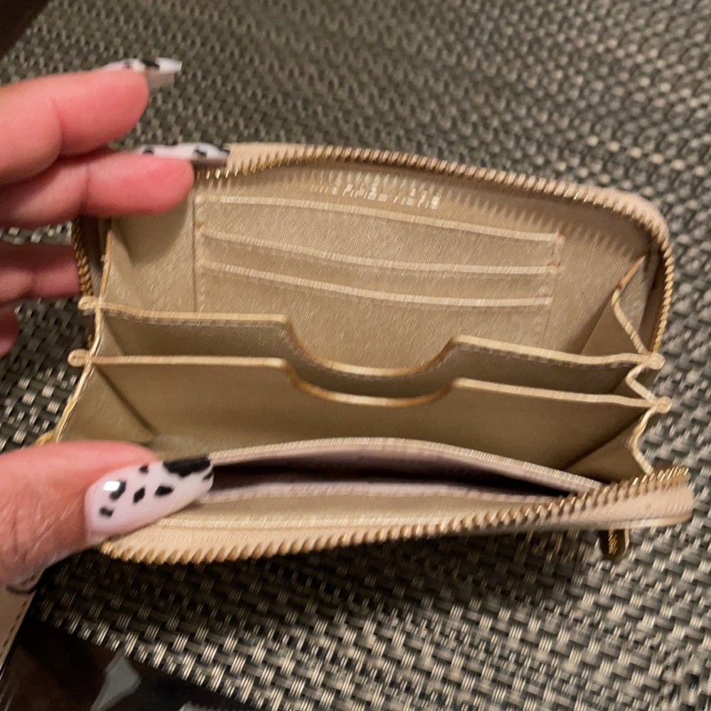 Authentic MK Wallet. - Picture 3 of 4